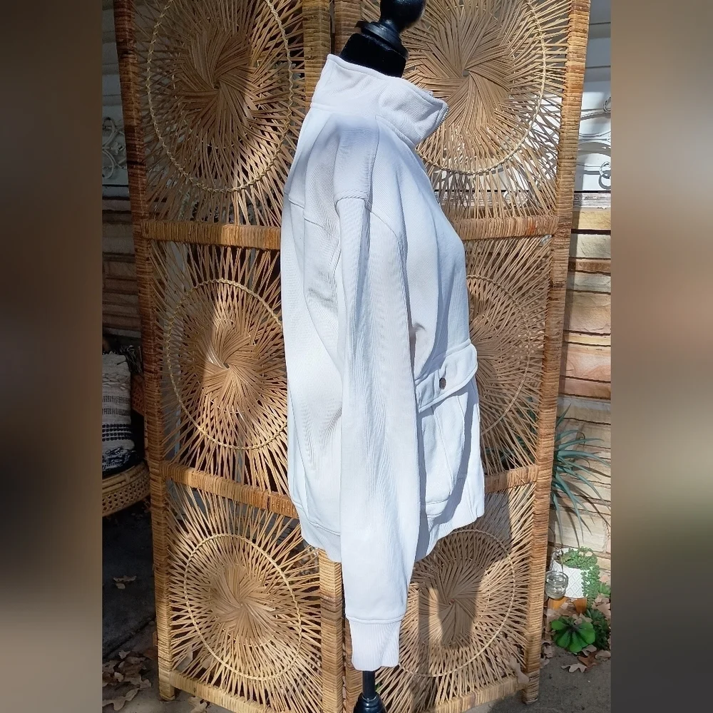 Banana Republic Off-White Bomber Jacket_Large